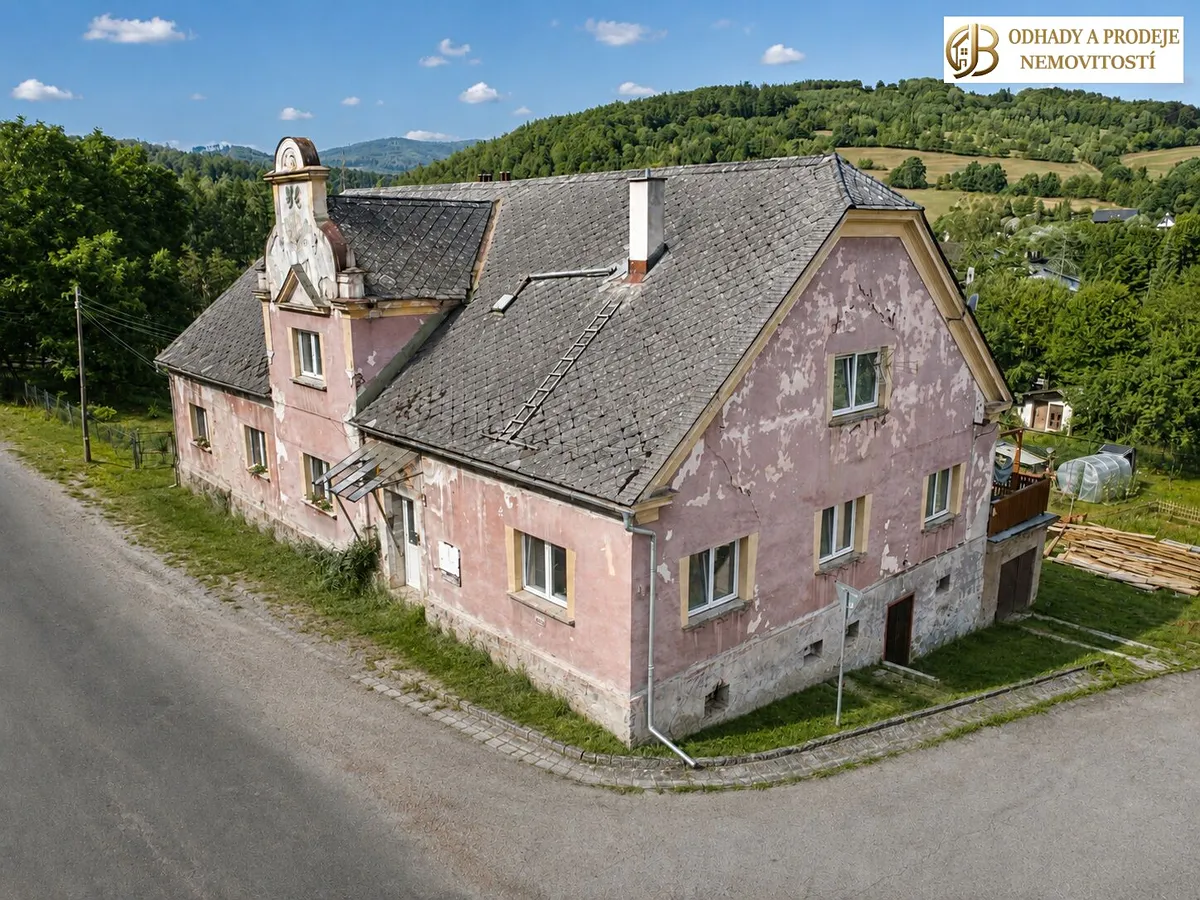 Prodej rodinného domu 292 m², pozemek 6424 m²